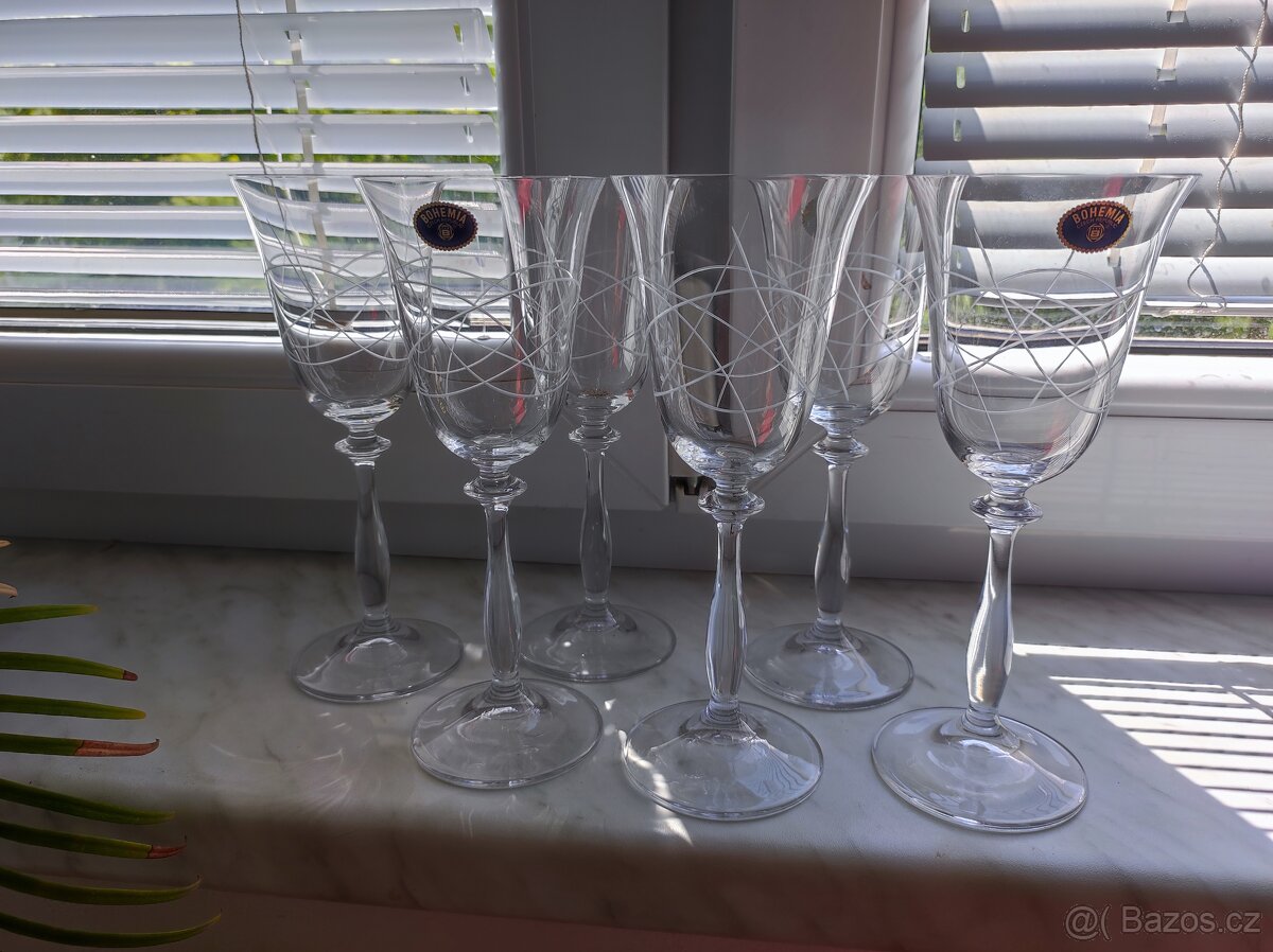 vypískované sklenice na víno