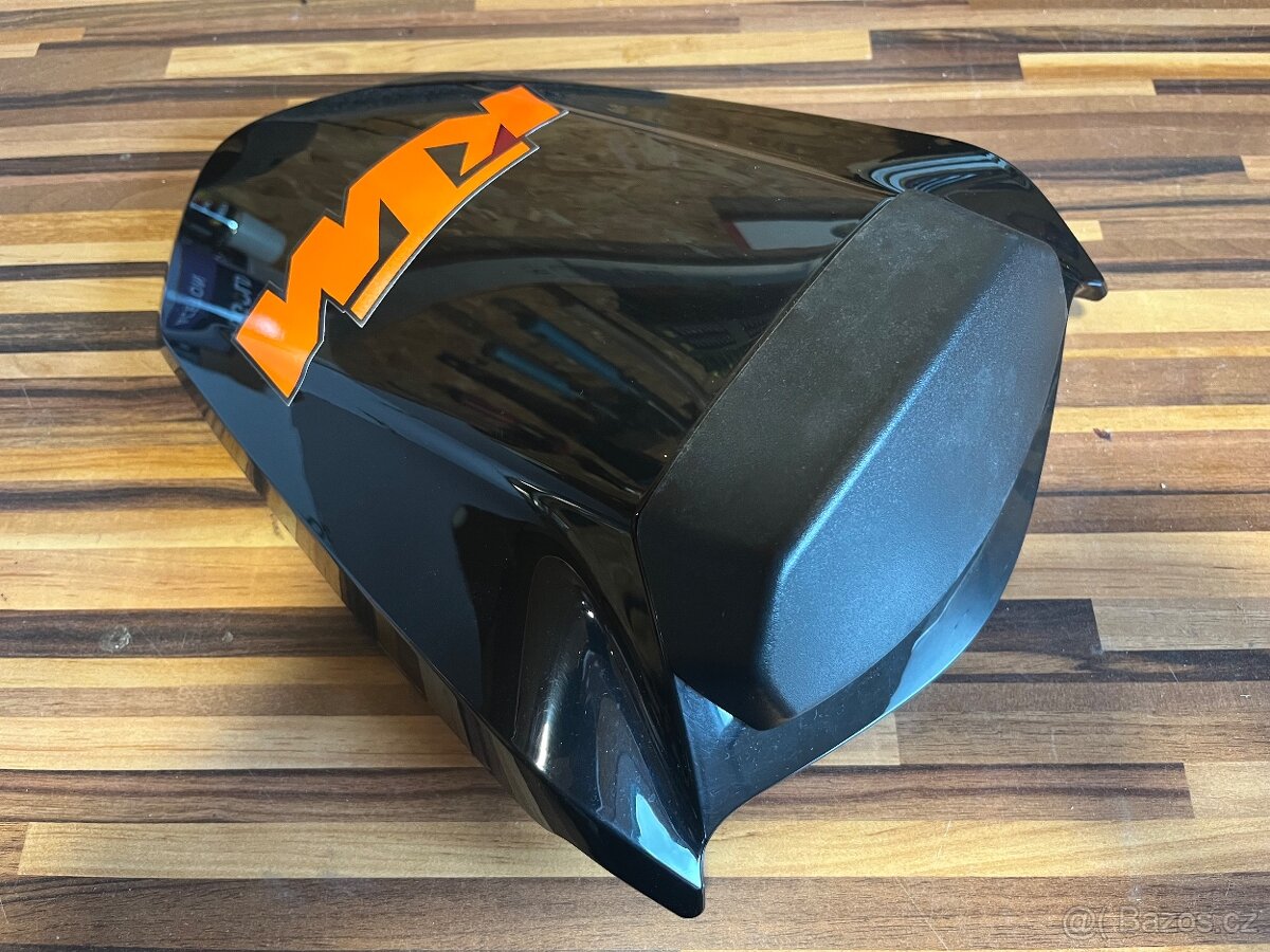 Kryt sedla spolujezdce KTM