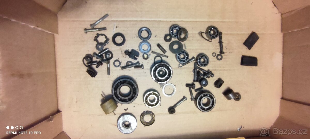 loziska plovak karburátoru na skutr cz 501