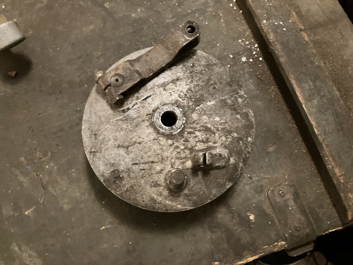 jawa pionýr 555, brzdový štít s paknama