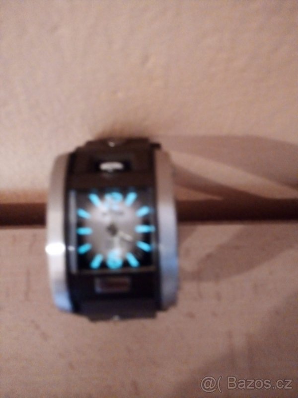 Prodám hodinky Kinzle a q&q a Mustang