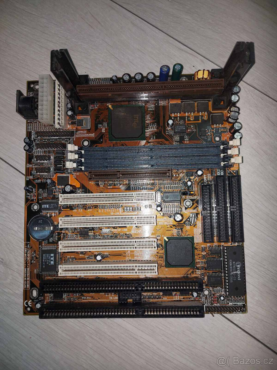 exemplář je Zida Tomato 6DLX