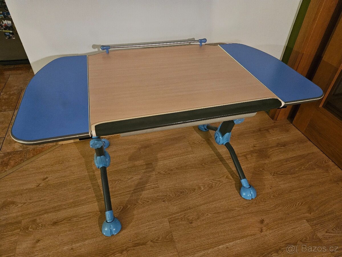 Dětský pracovní stůl naklápěcí