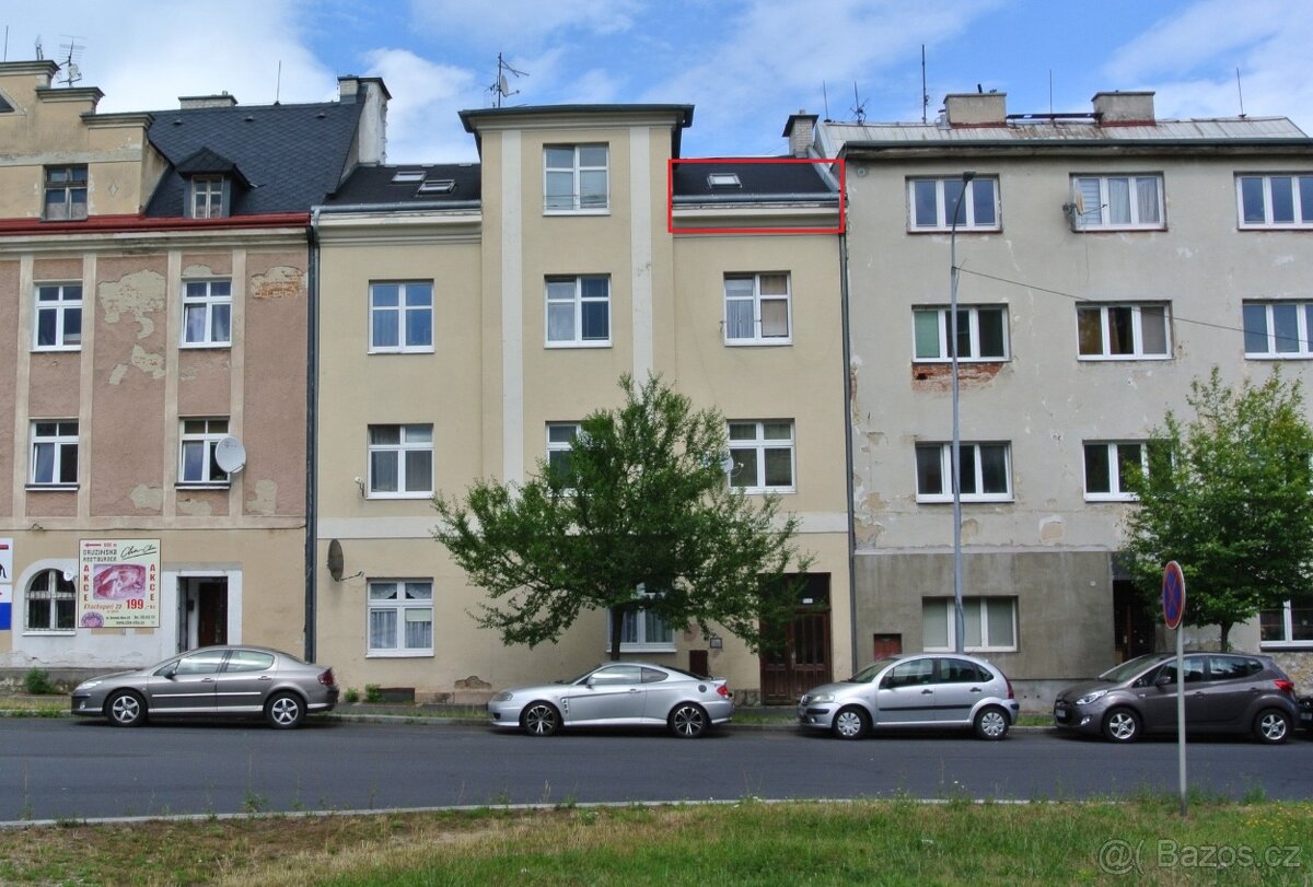 Byt 1+1, Závodu míru Karlovy Vary-Stará Role