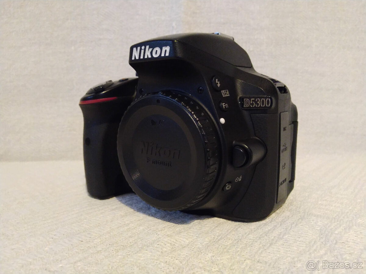 Nikon D5300 tělo (černý)