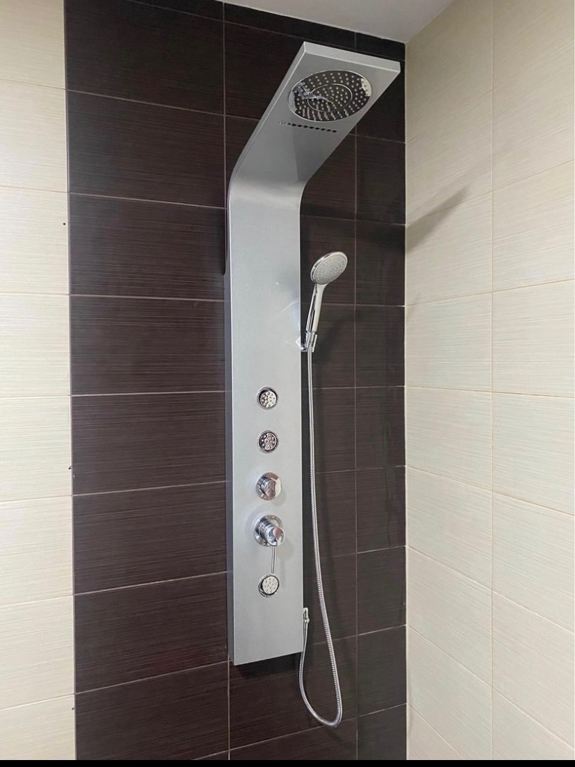 Sprchový panel s baterií