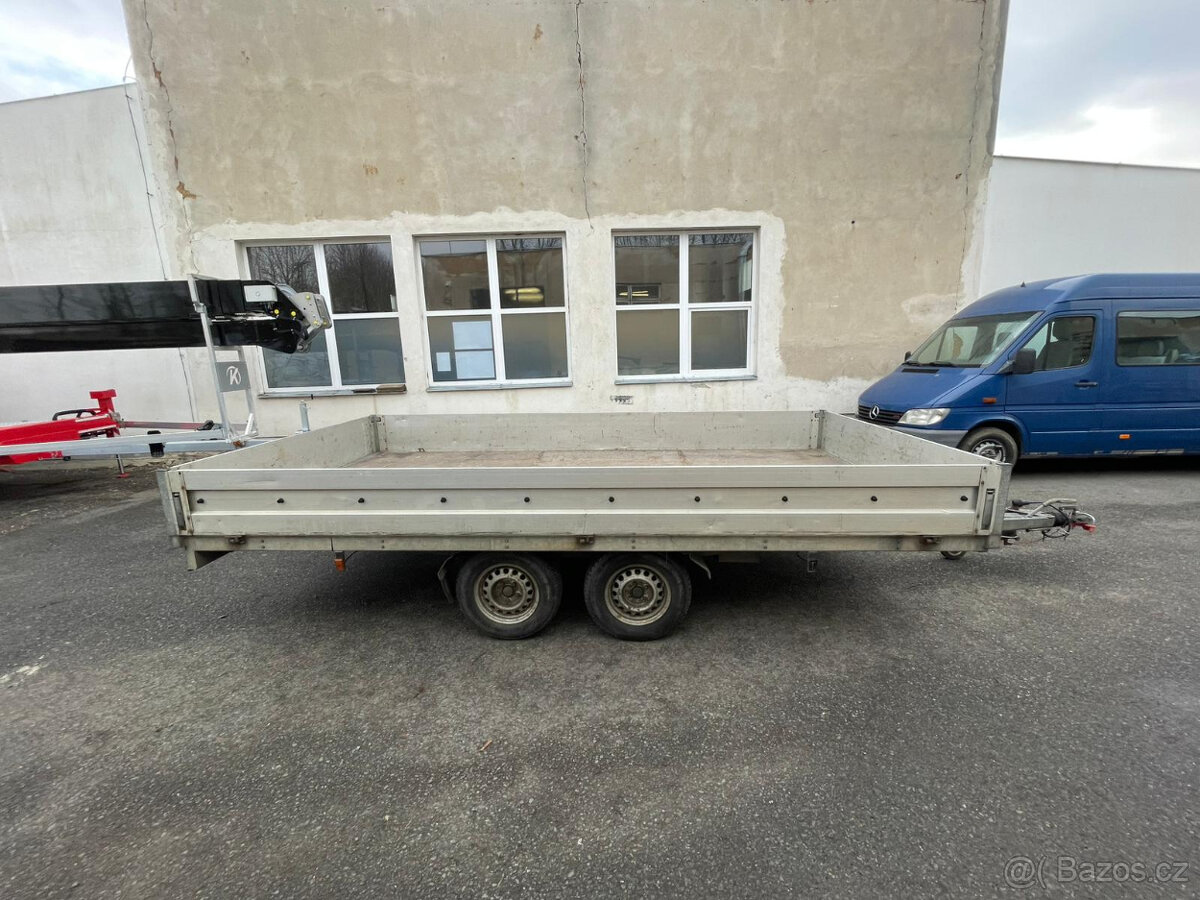 PŘÍVĚS ZA AUTO