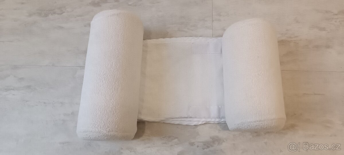 Polohovací válečky, klíny do kolébky, postylky