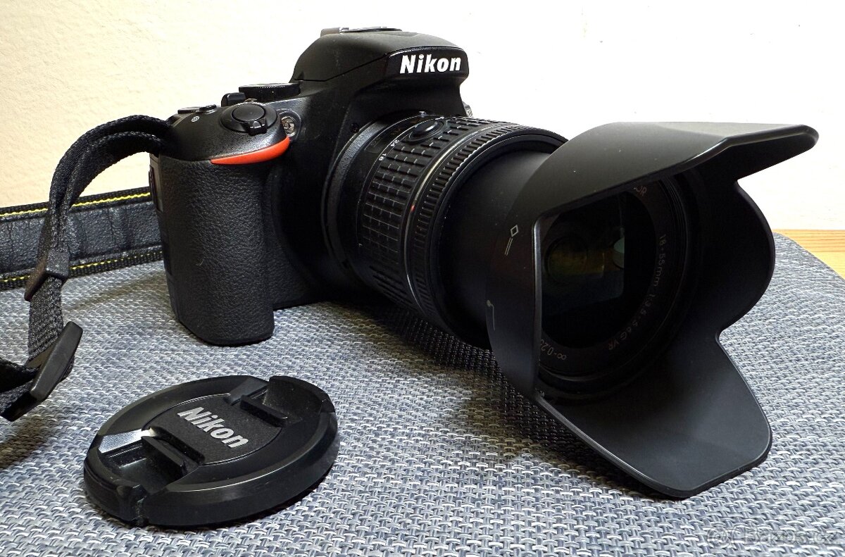 Sada Nikon D5600 + objektiv 18-55 a rozsáhlé příslušenství
