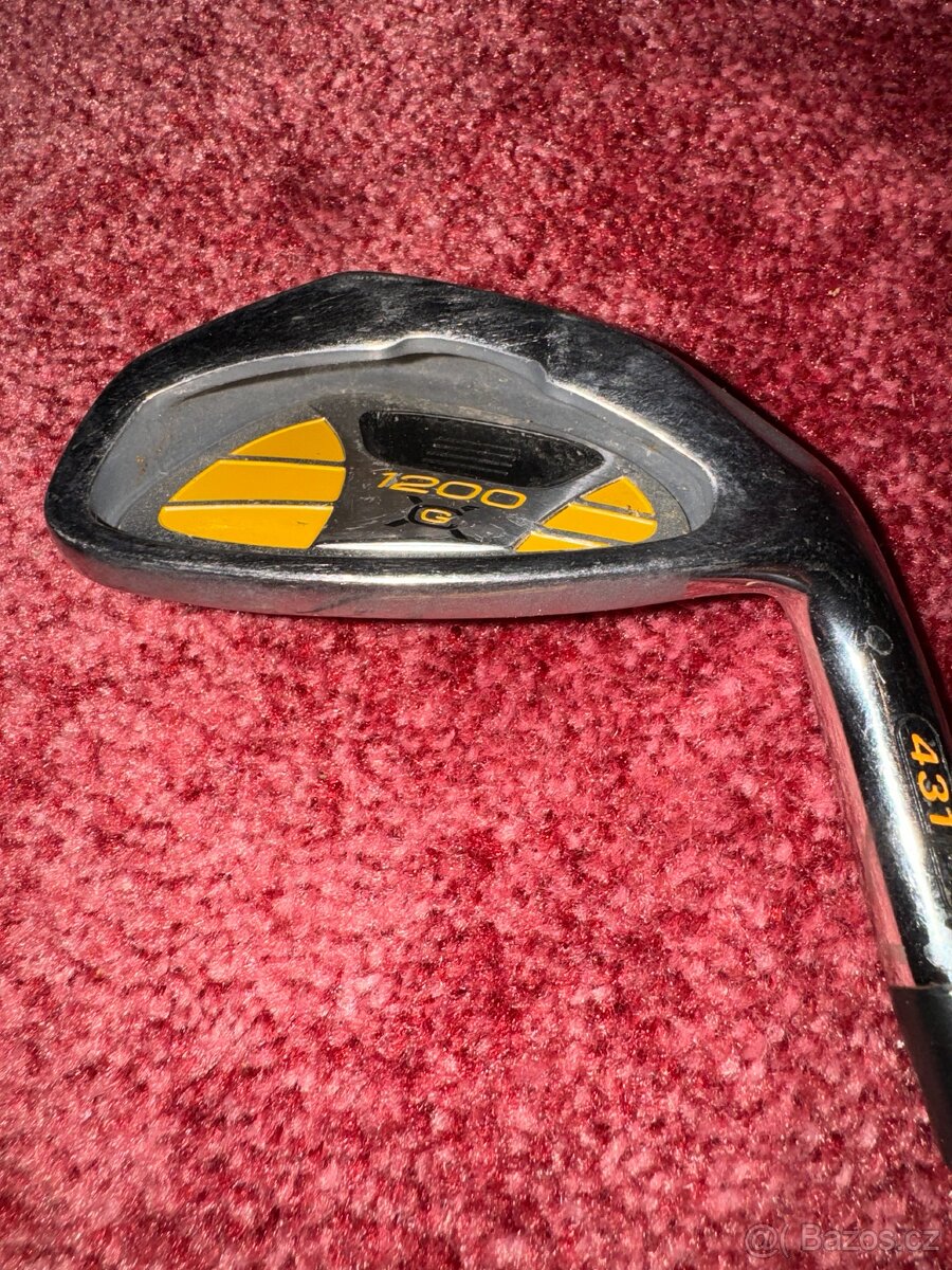 Golfová hůl Wilson