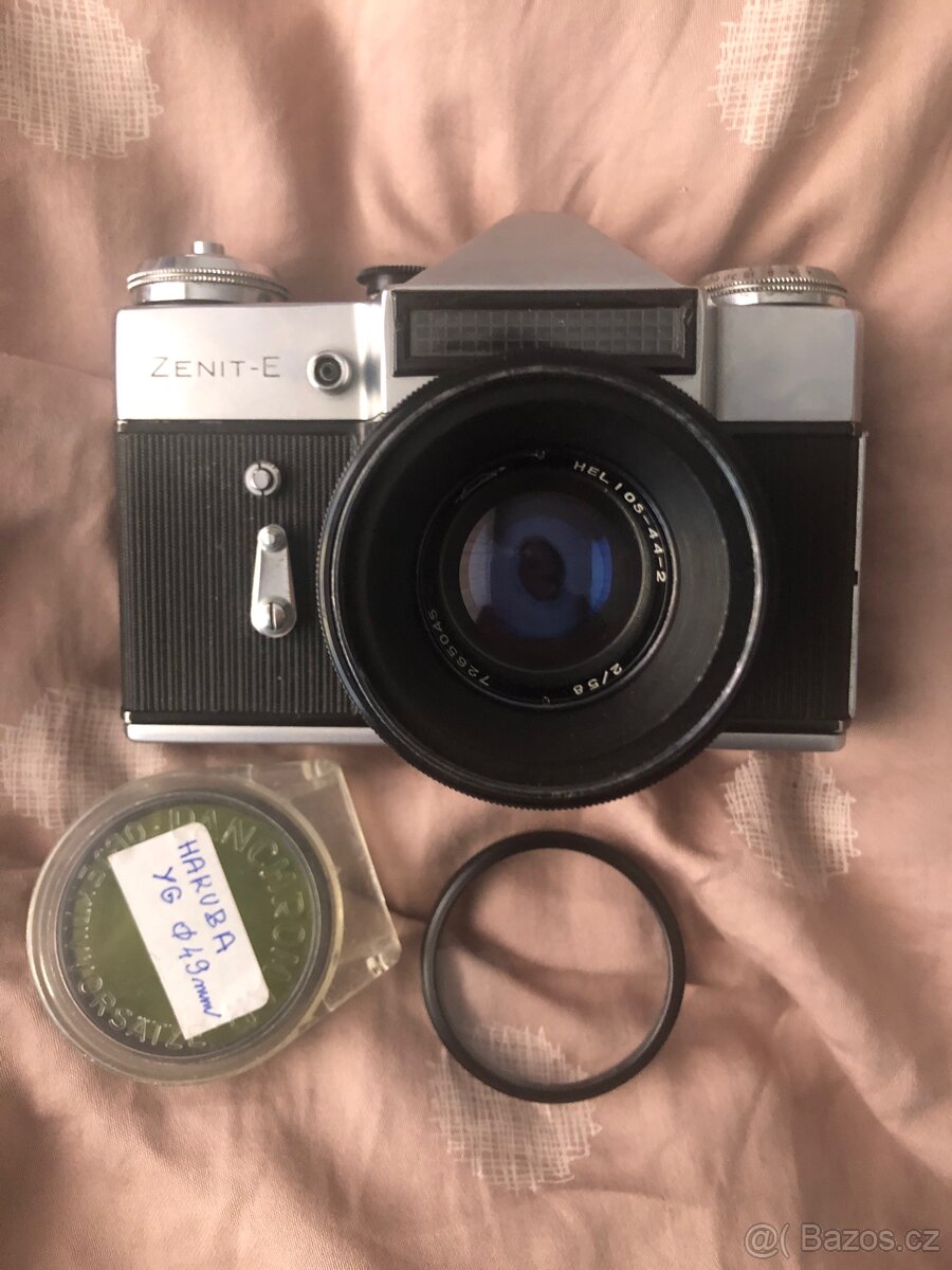 Fotoaparát Zenit E + pouzdro + krytka