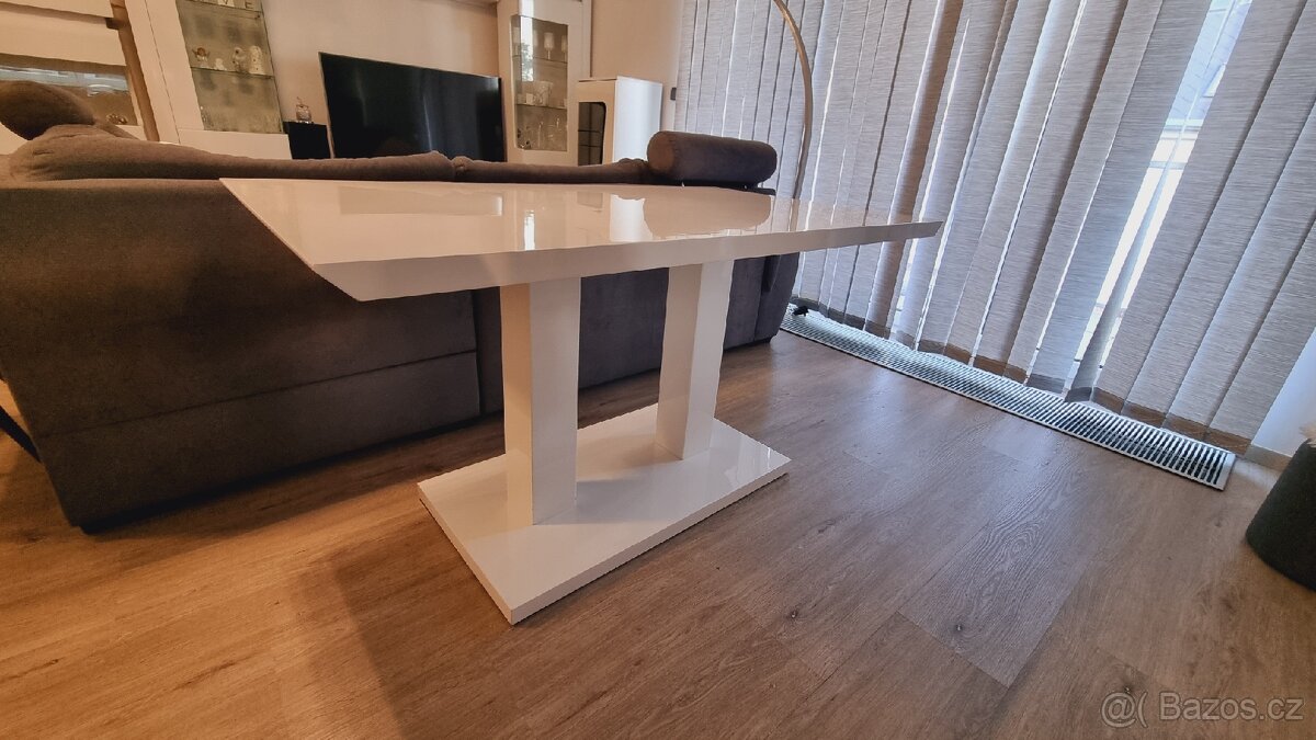 KUCHYŇSKÝ STŮL