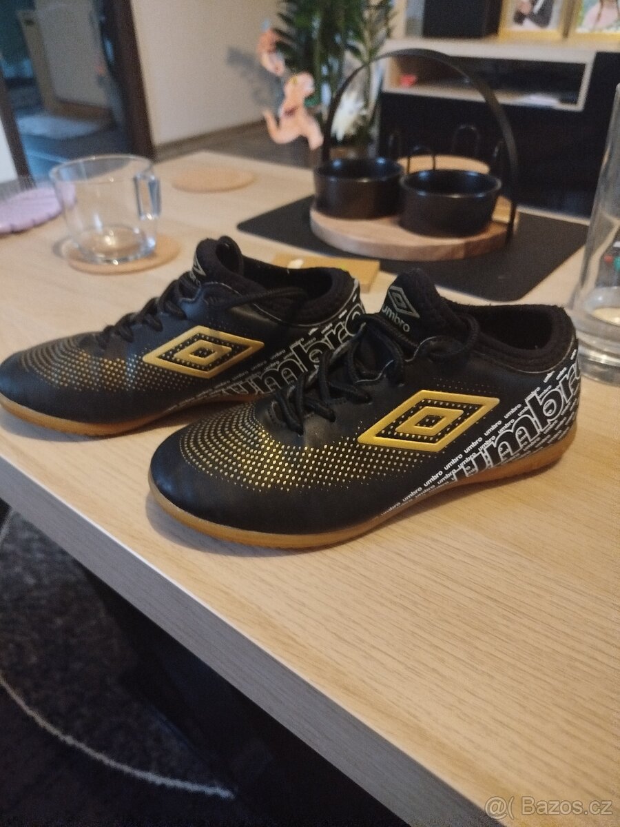 Kopačky 32 Umbro sálové