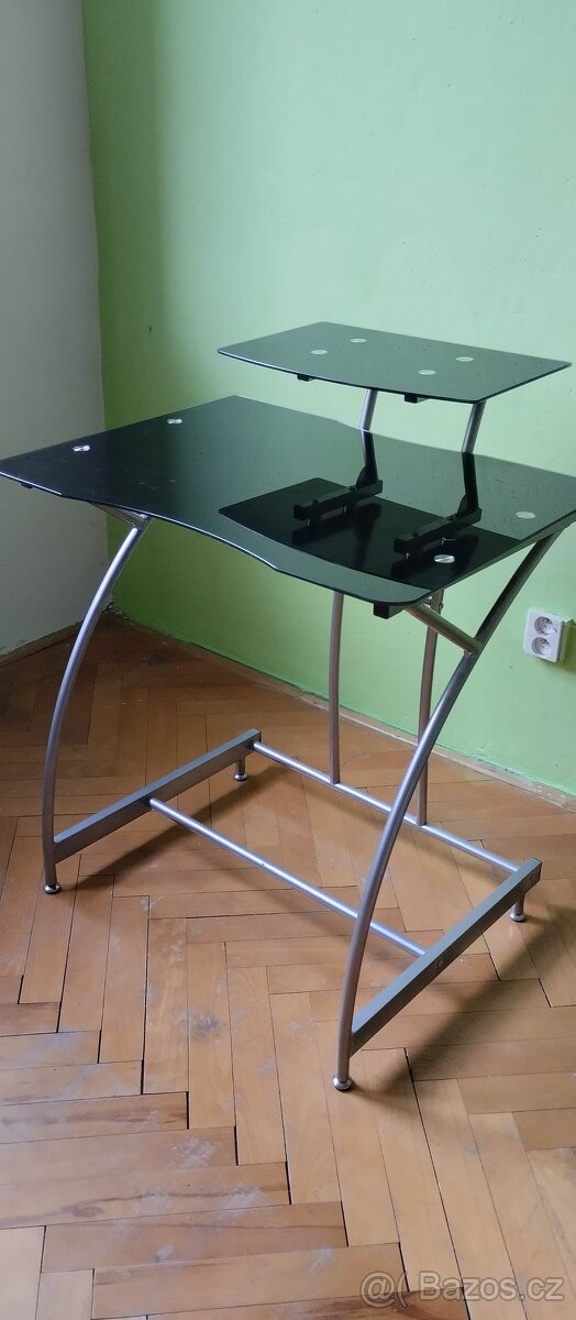 Stůl