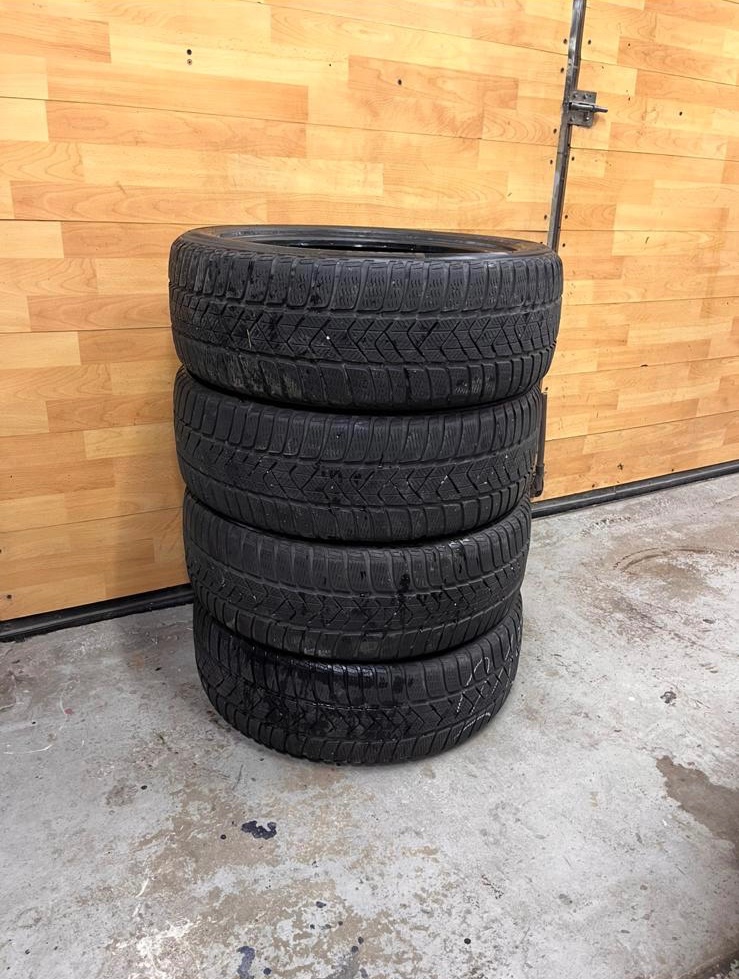 Zimní pneu 215/50/18