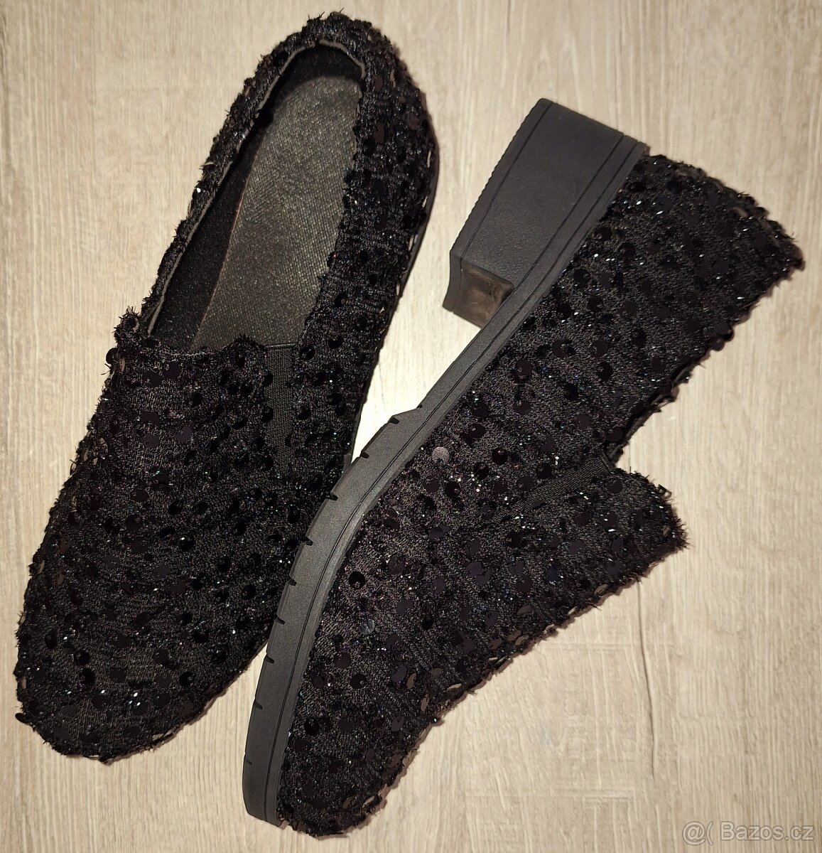 Lehké moderní dámské černé botky s glitry, vel. 36