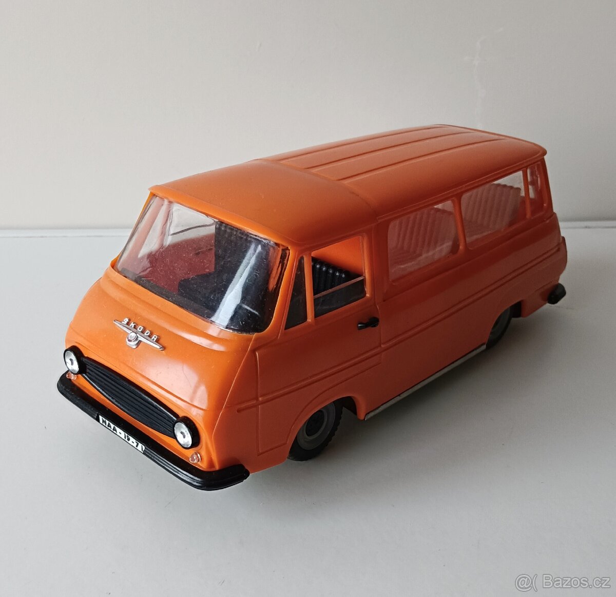 Škoda 1203 oranžová KDN stará hračka Kaden