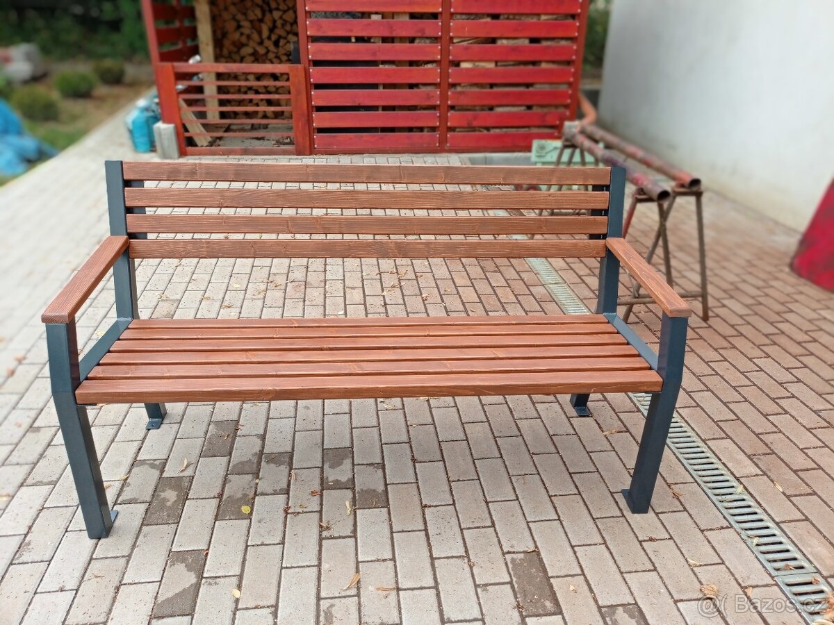 Nová zahradní lavička
