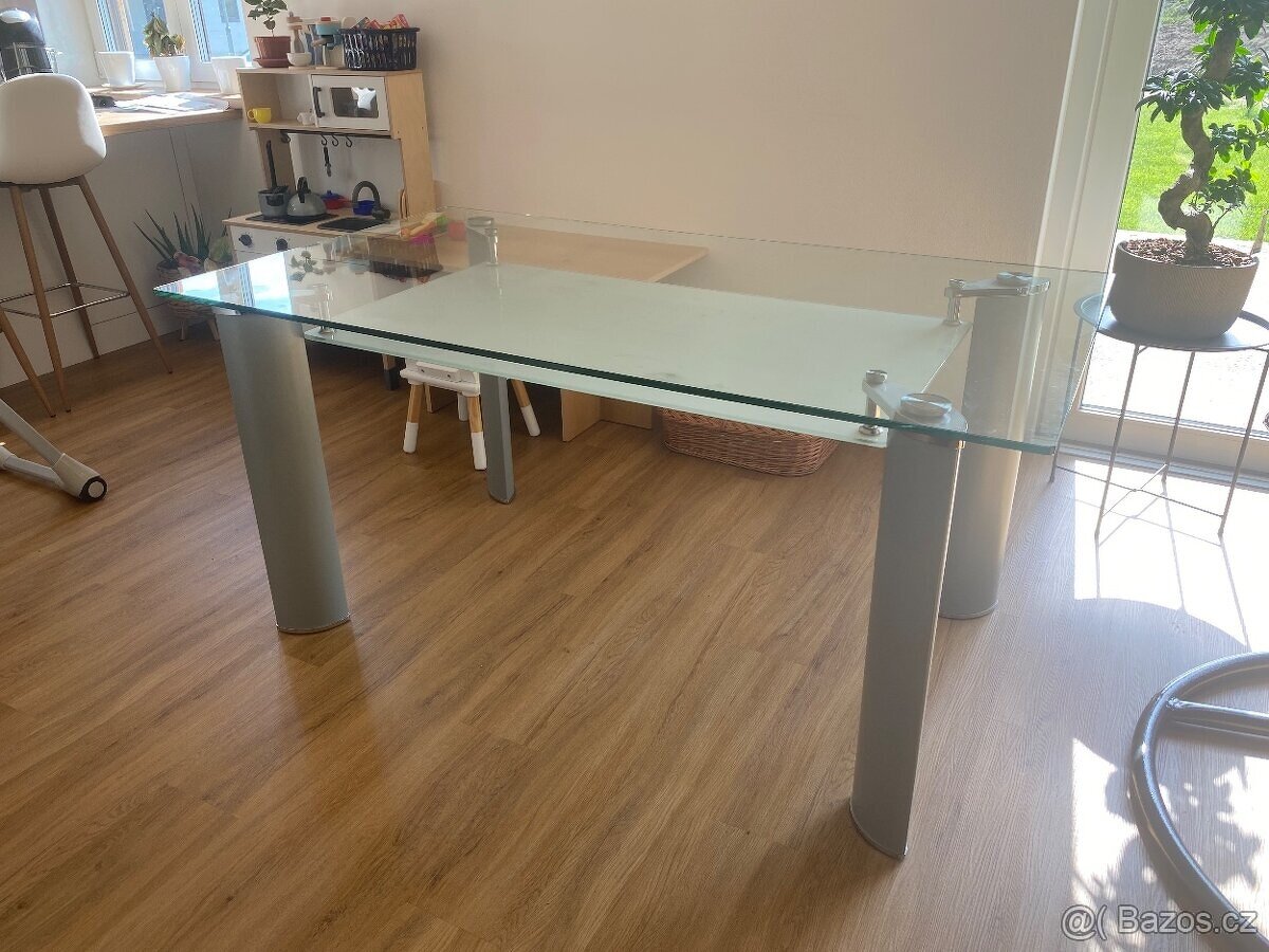 Italský luxusní skleněný stůl 160x90 - sklo 12mm - jako nový