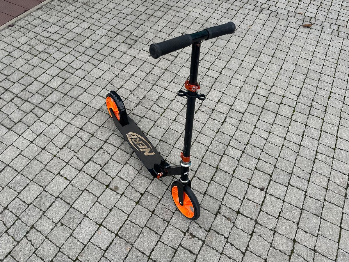 Spokey NERF koloběžka