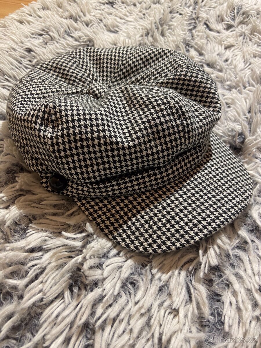 RŮZNÉ DÁMSKÉ ČEPICE