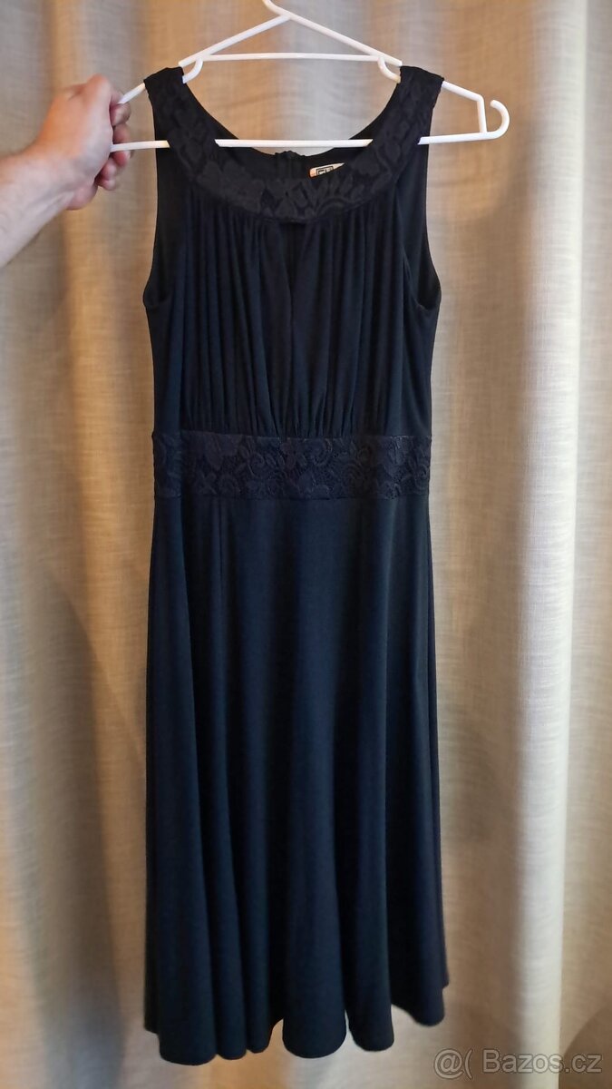 Dívčí černé šaty