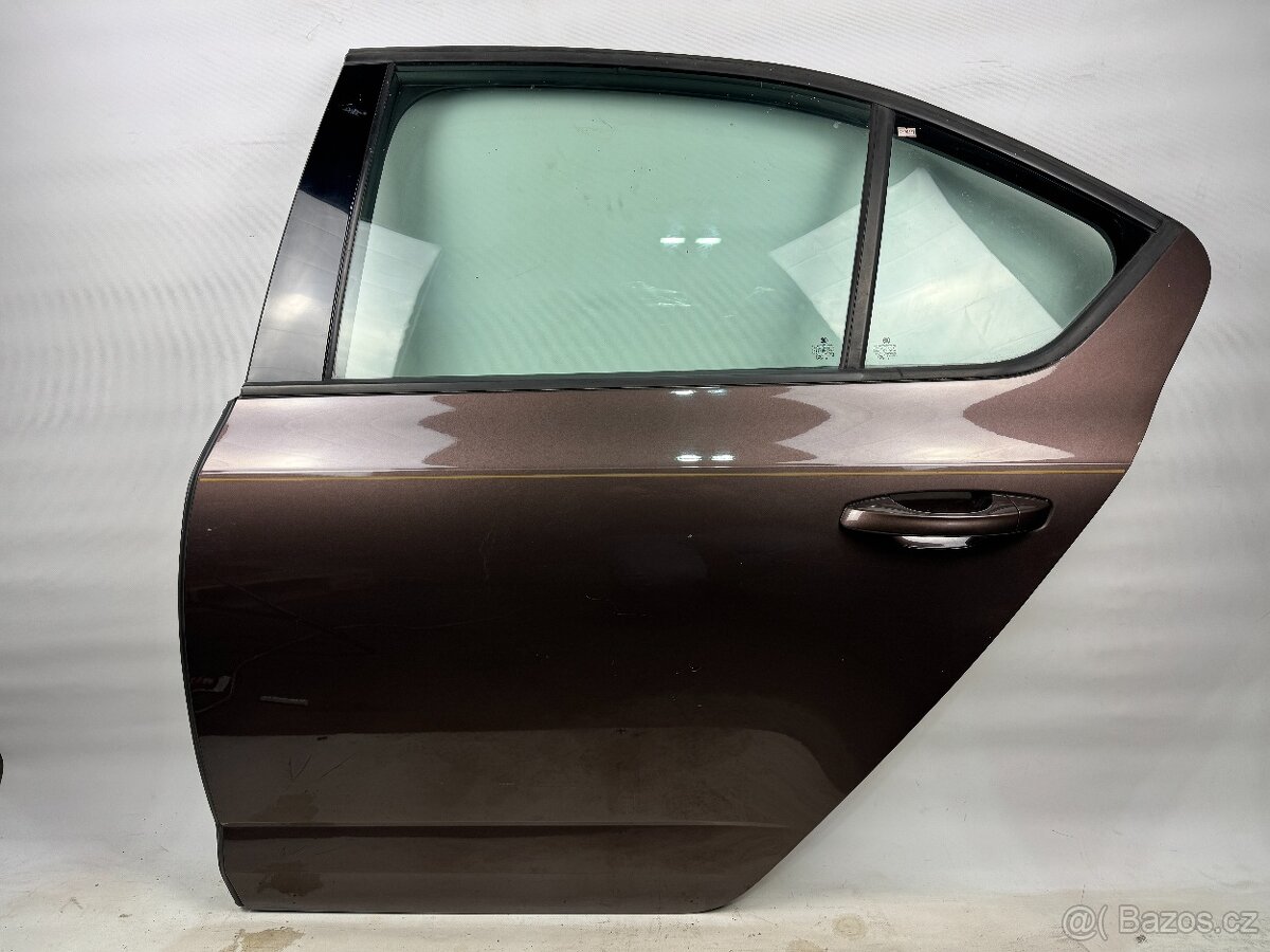 Dveře Škoda Octavia III liftback, levé zadní, kód barvy LF8Z