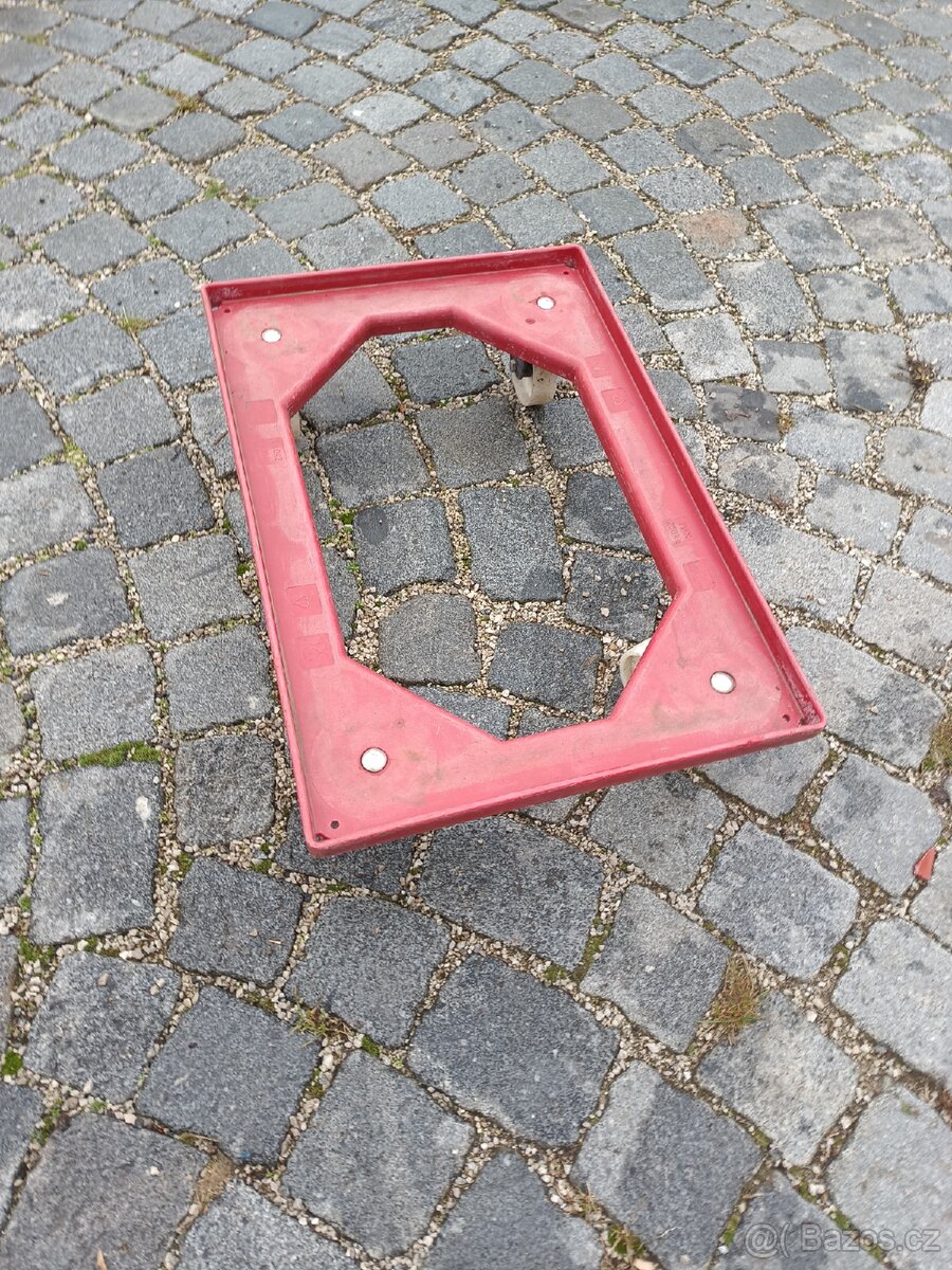 Vozík pod přepravky