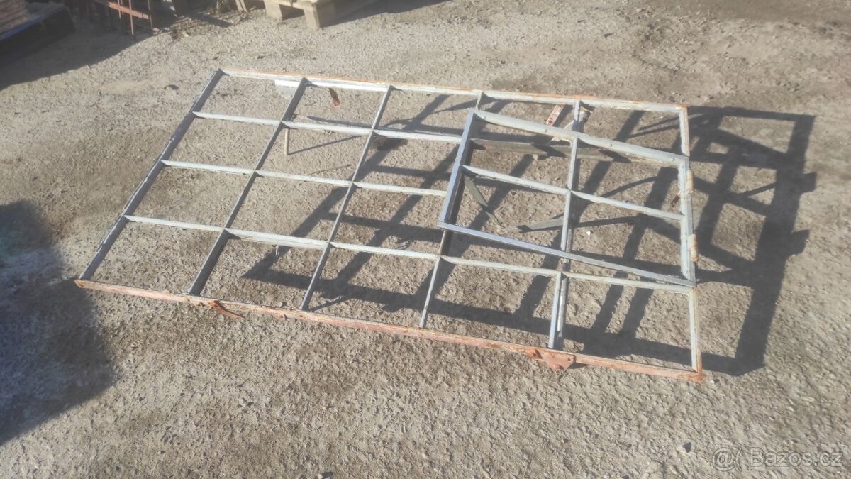 Stará železná okna, 50 ks-100x170cm, fabrické okno