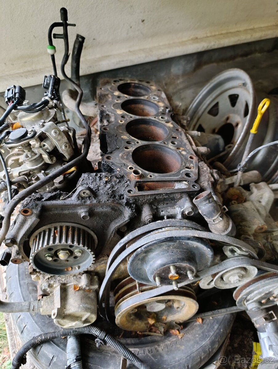 Půlka motoru Mazda b 2500/Ford ranger