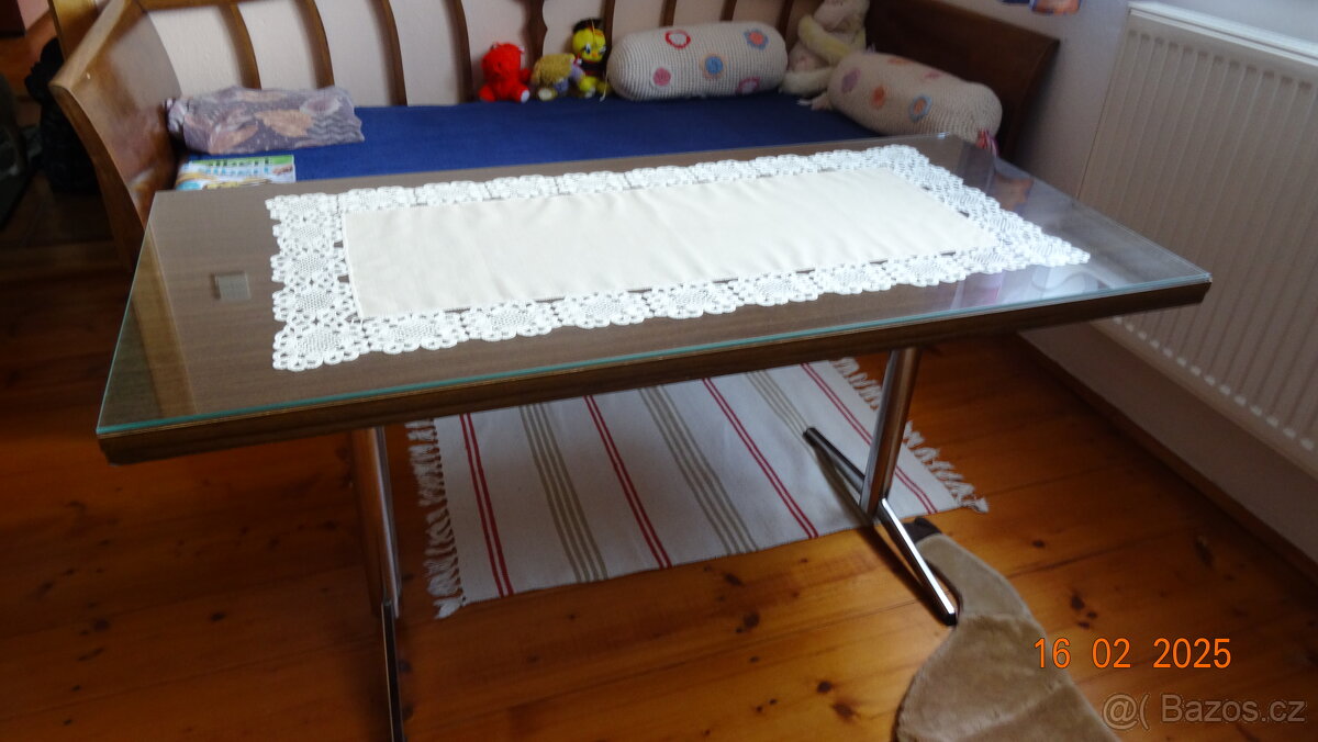 Konferenční stolek