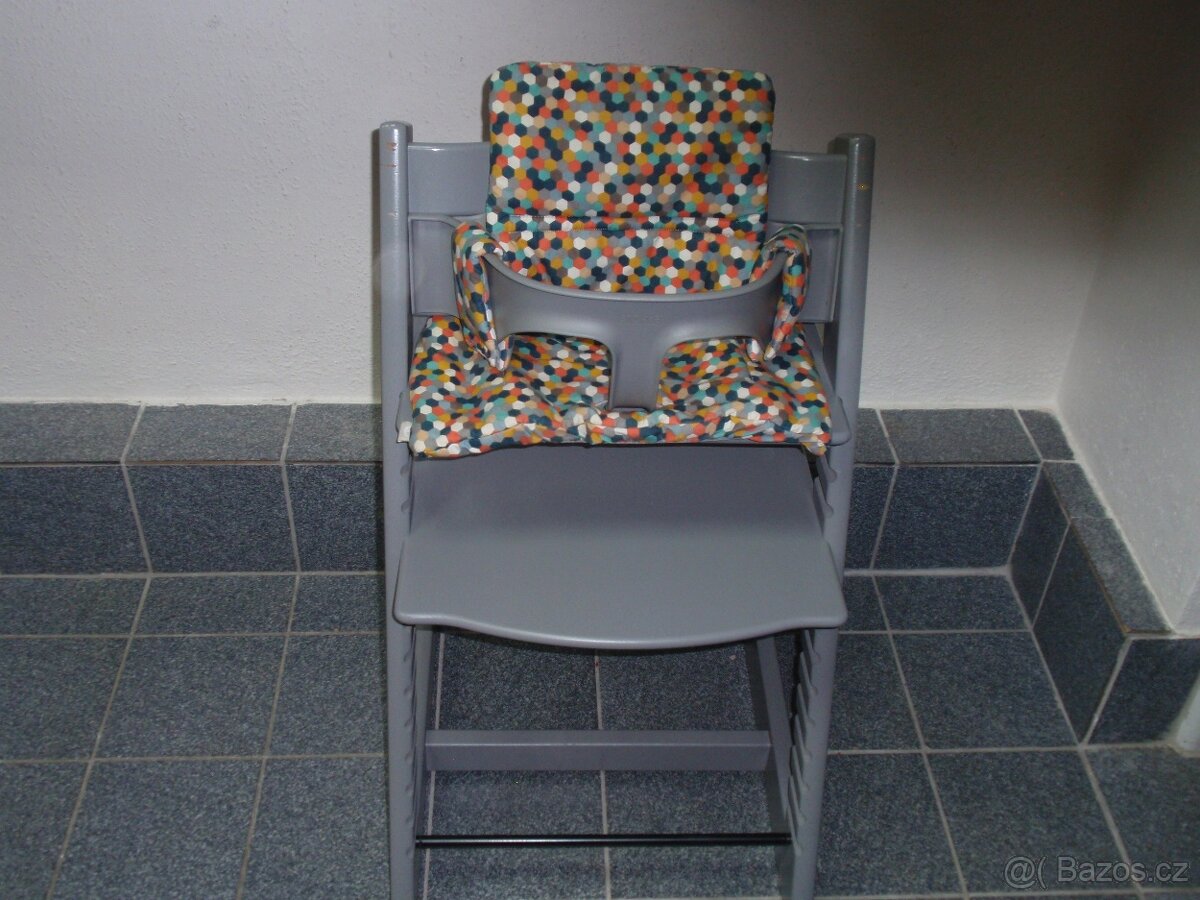 TOP MASIVNÍ DŘEVĚNÁ ROSTOUCÍ ŽIDLE STOKKE TRIPP TRAPP ŠEDÁ