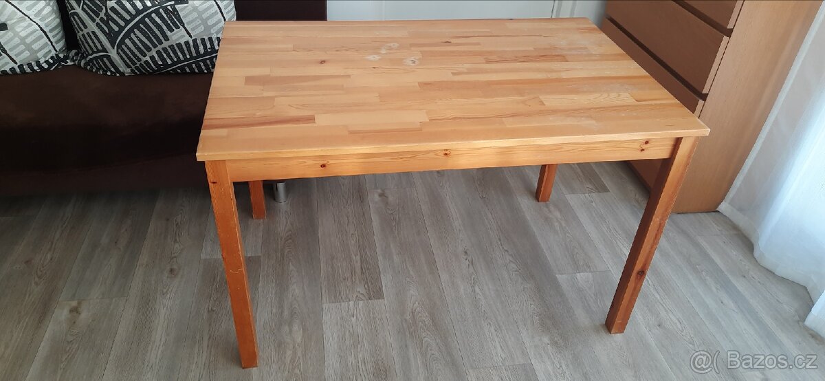 Jídelní stůl z masivu 120 x 75cm