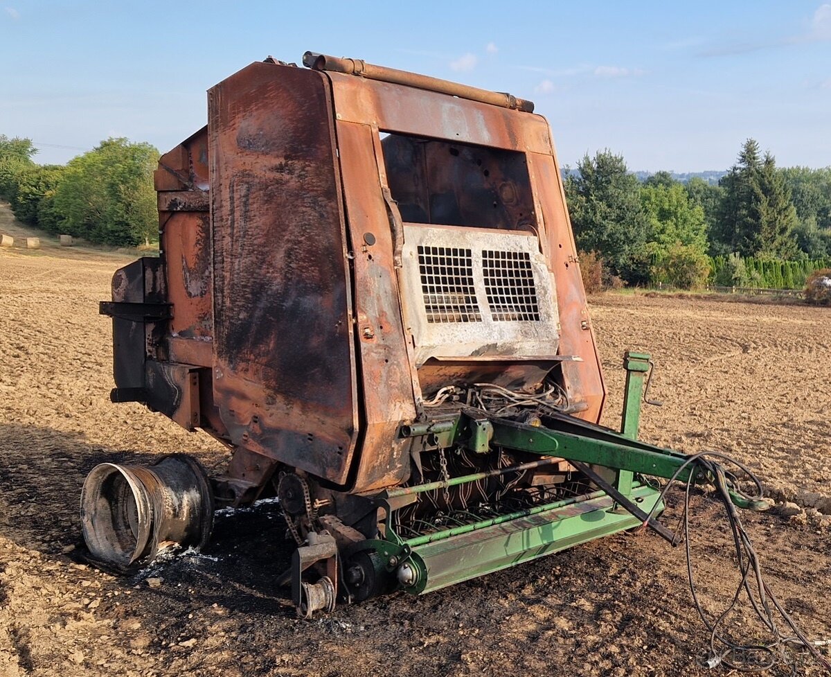 Prodám zbytky lisu John Deere 592