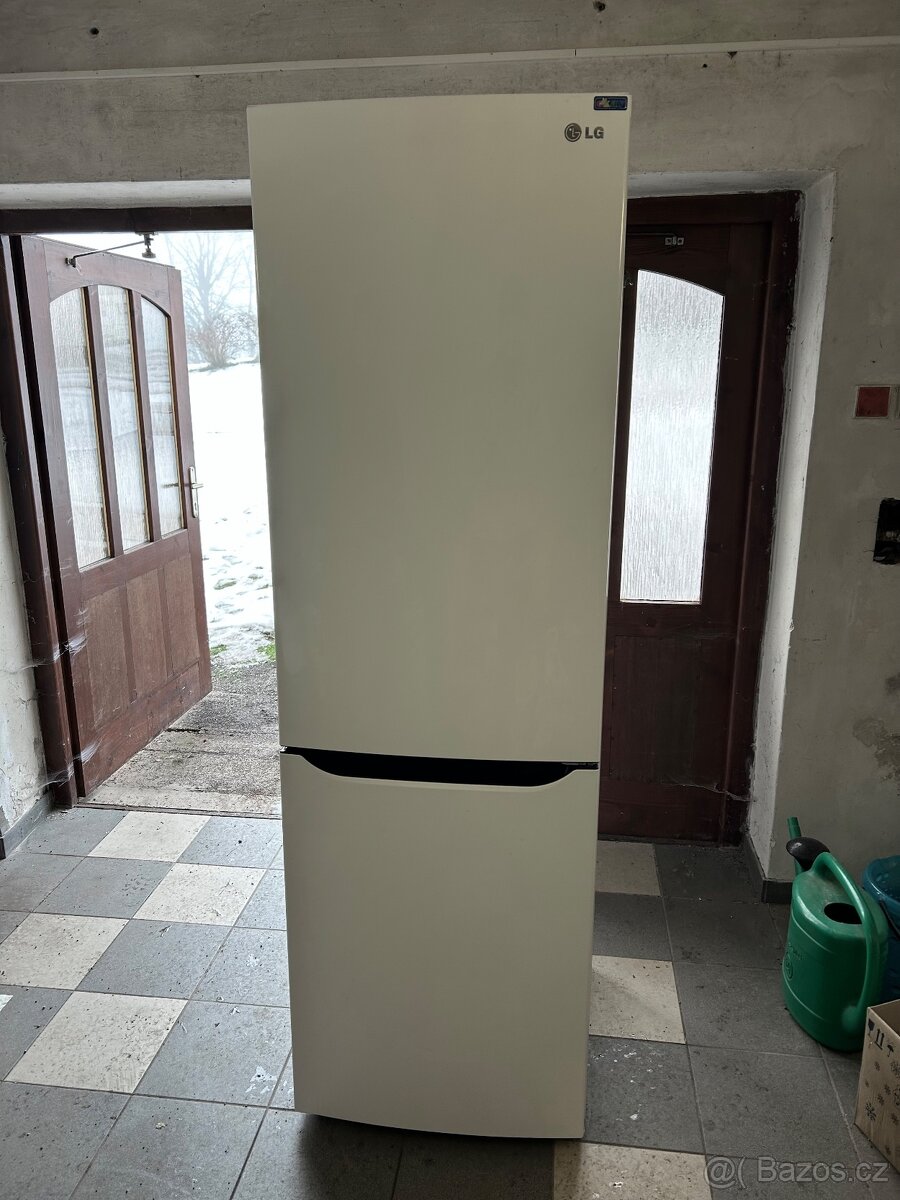 Prodám kombinovanou lednici LG GBB539SWCWS
