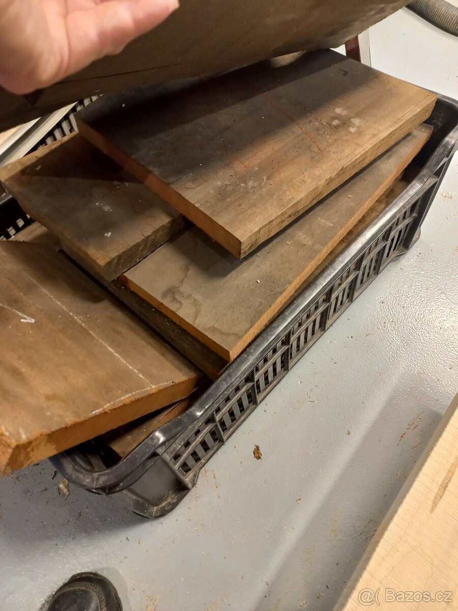 Mahagonové odřezky