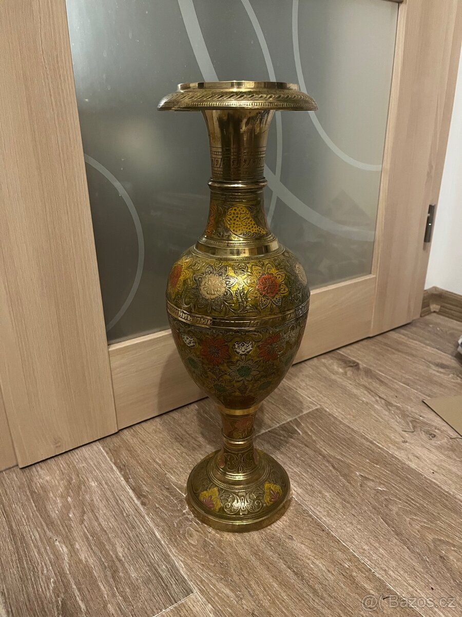 Stará mosazná váza