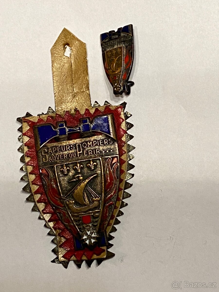 Sběratelství-odznak pařížských hasičů