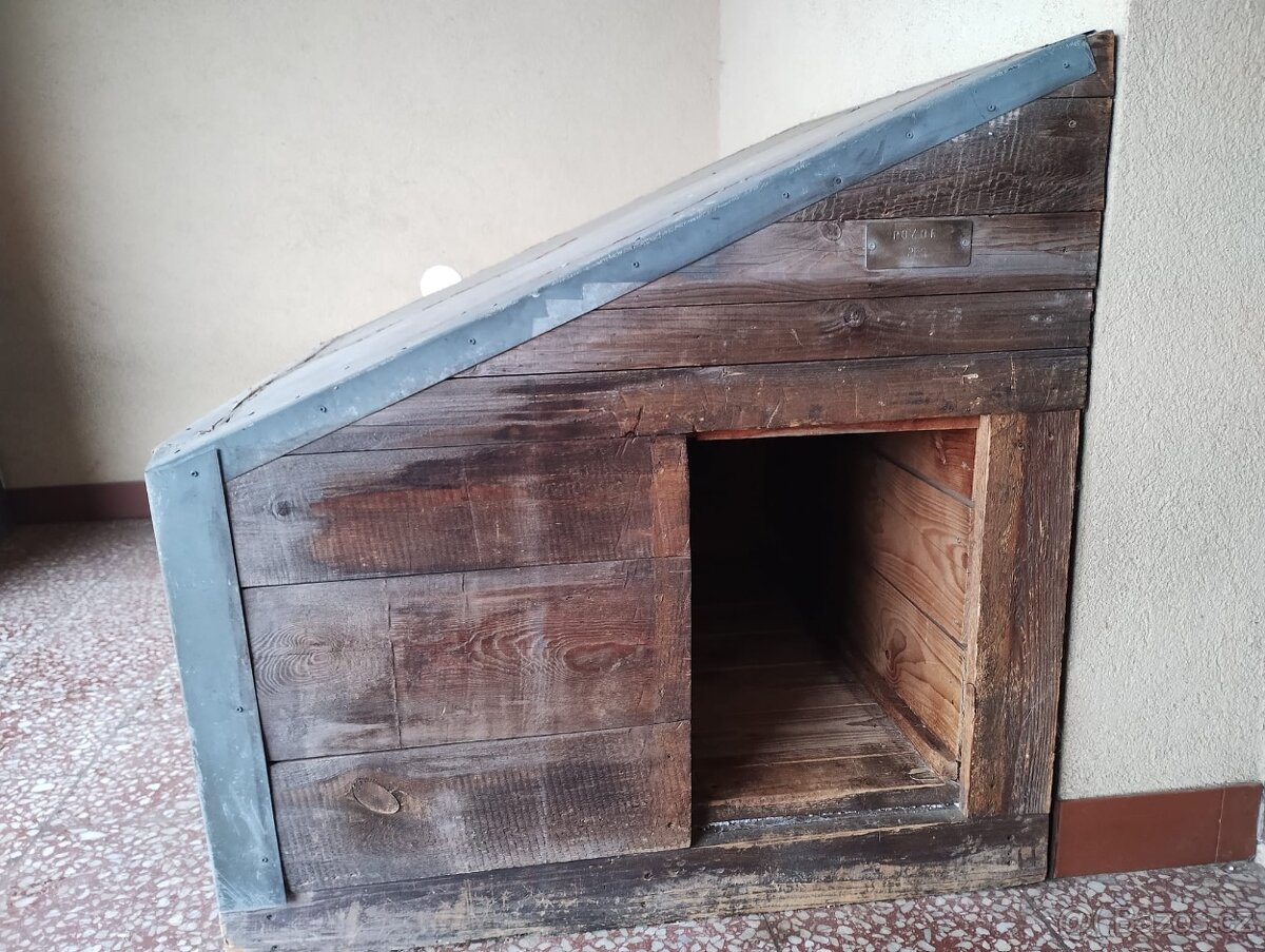 zateplená psí bouda