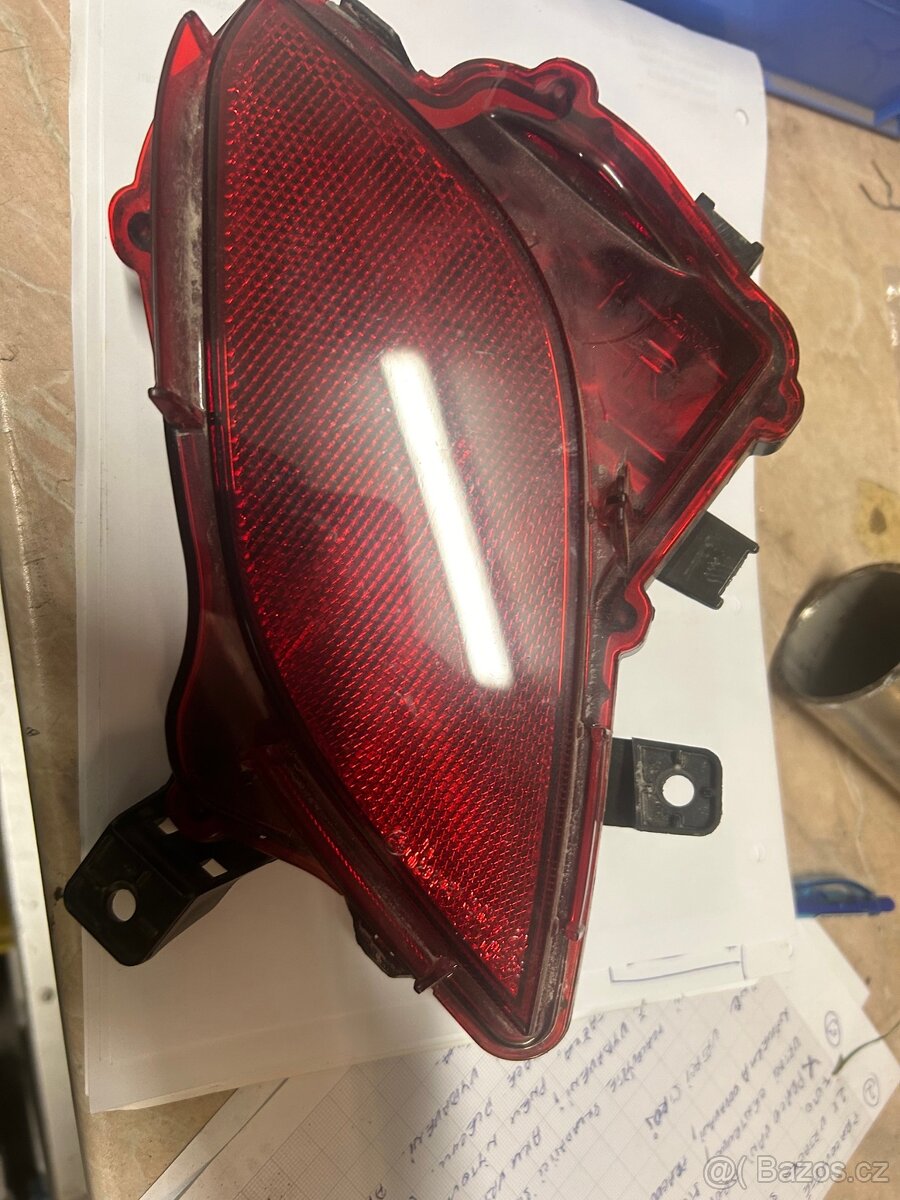 Toyota Highlander pravá odrážka zadního nárazníku.