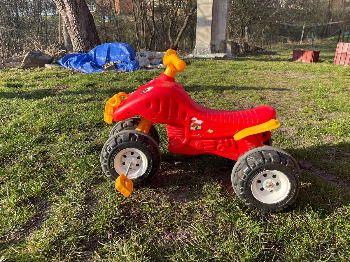 Dětská šlapací čtyřkolka