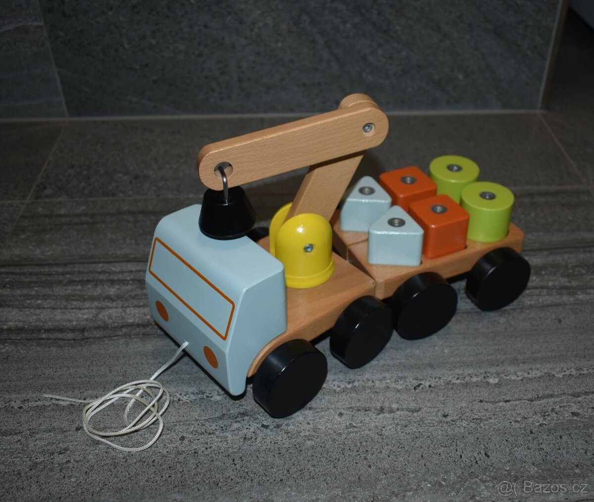 Prodám dřevěný jeřáb s kostkami