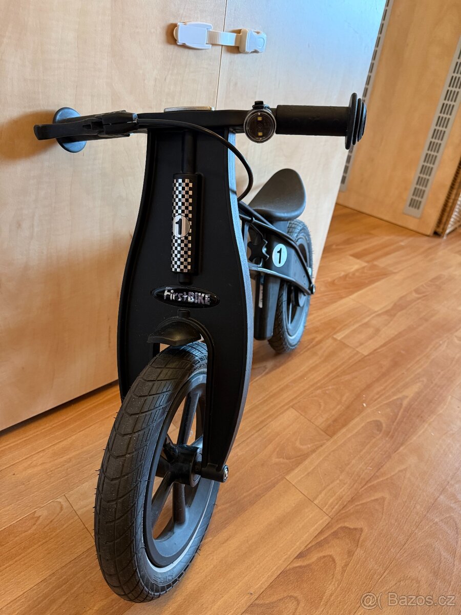 Odrážedlo FirstBIKE Limited Black