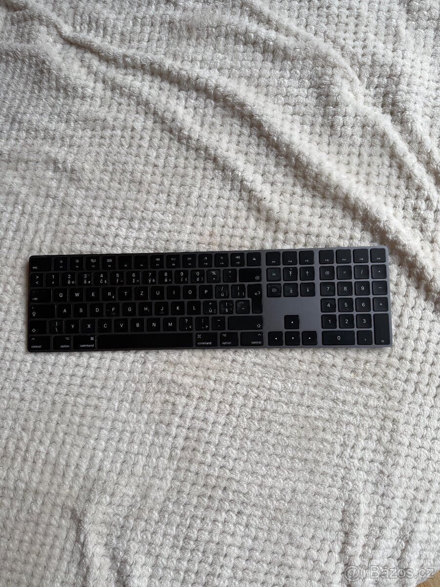 Apple Magic Keyboard s numerickou klávesnici cz