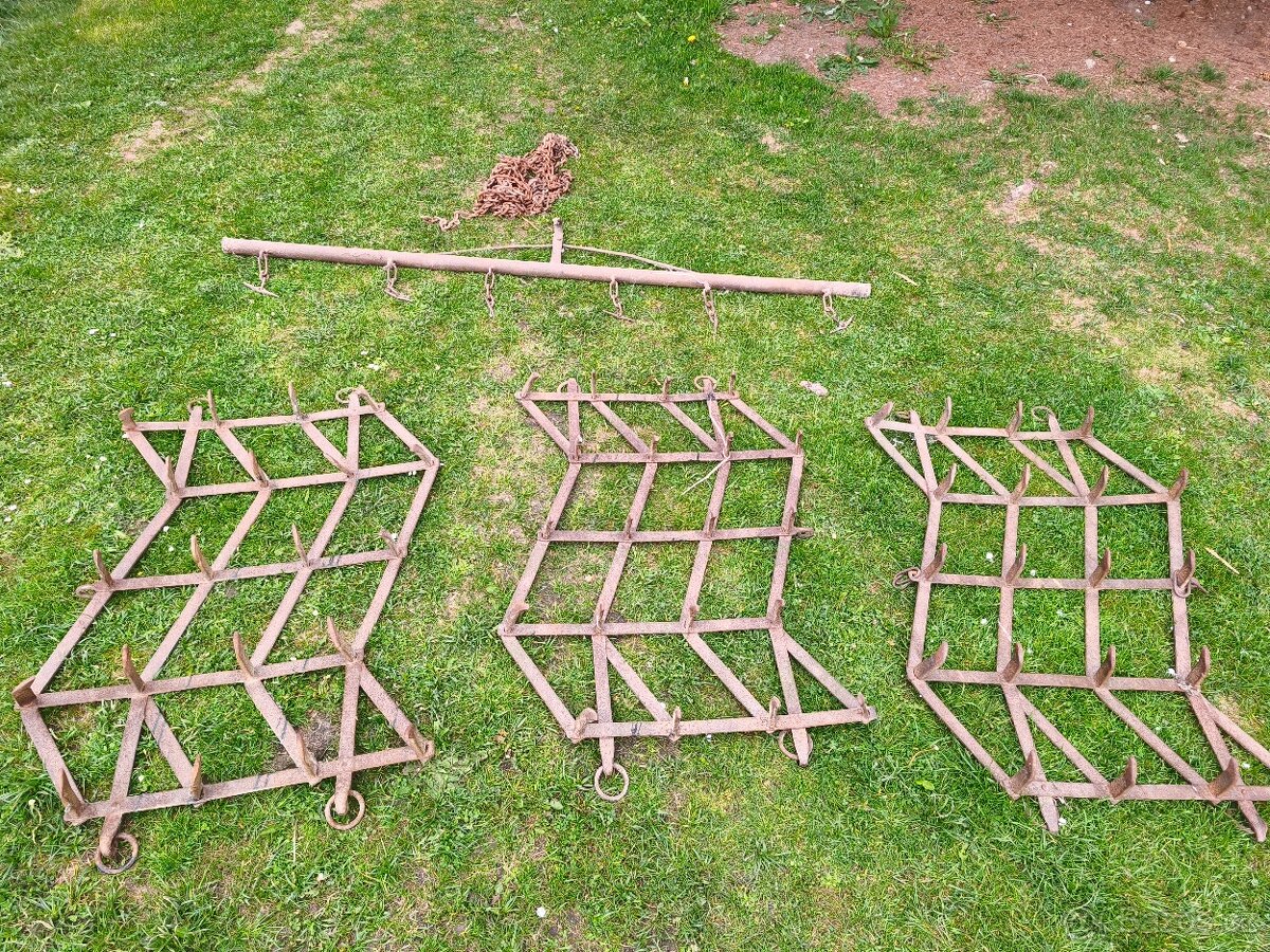 Luční brána s bidelcem