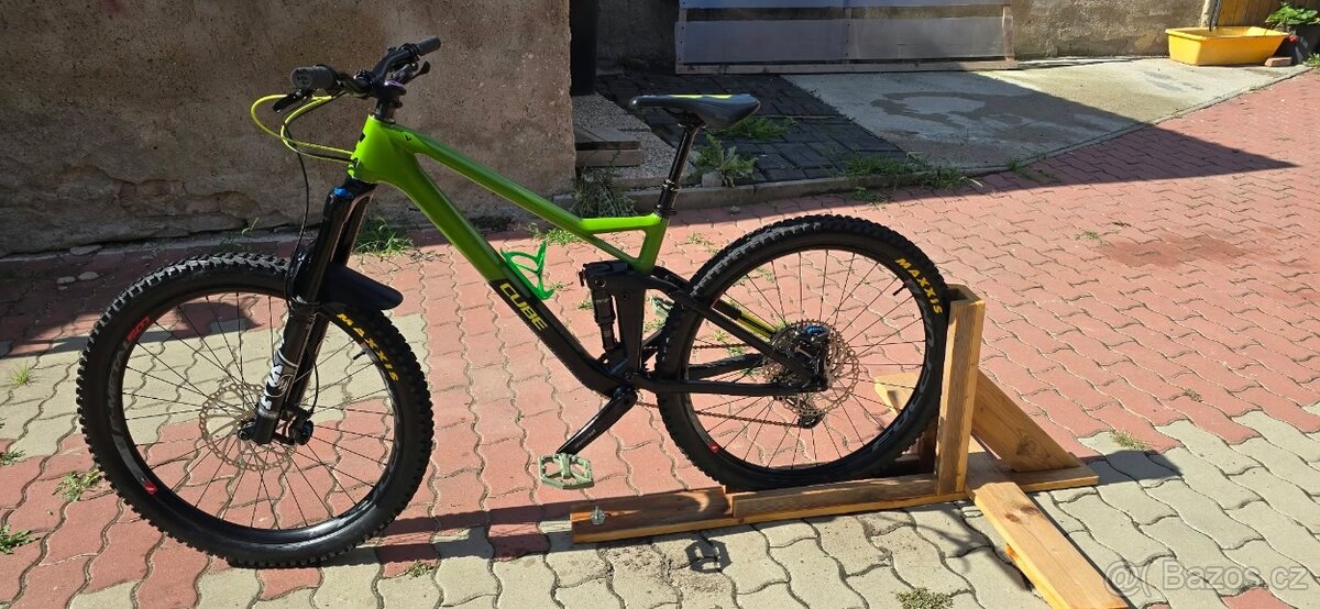 cube stereo race