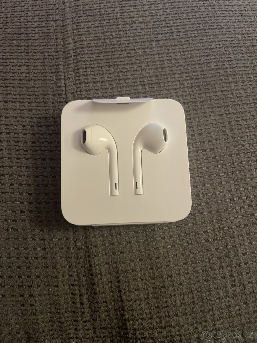 Apple earpods