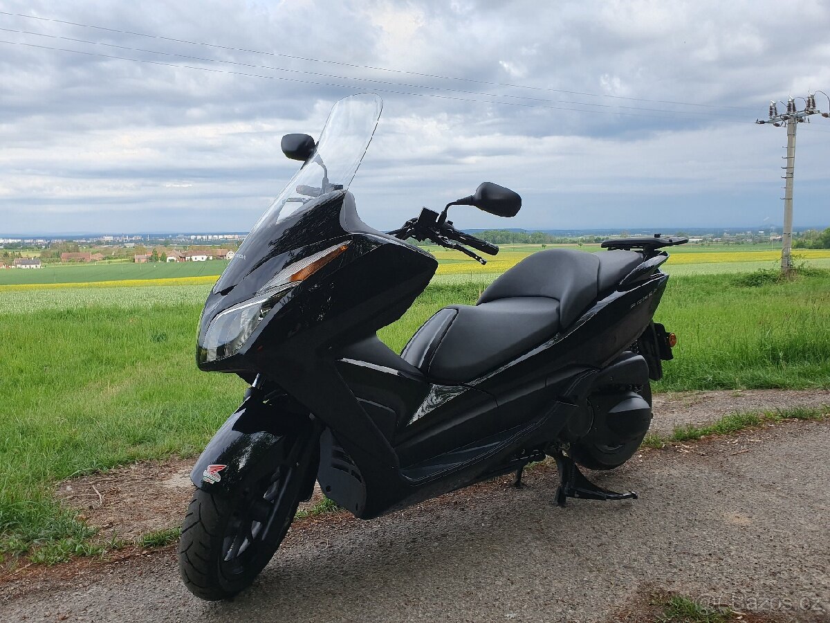 Honda Forza 300