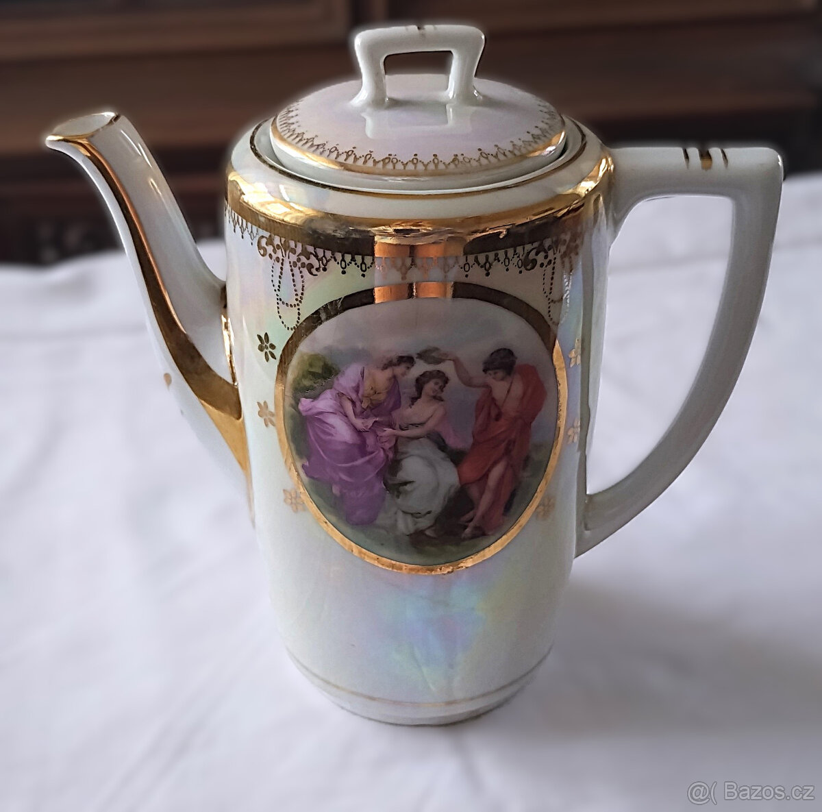 porcelánová konvice s motivem podle Angeliky Kauffman