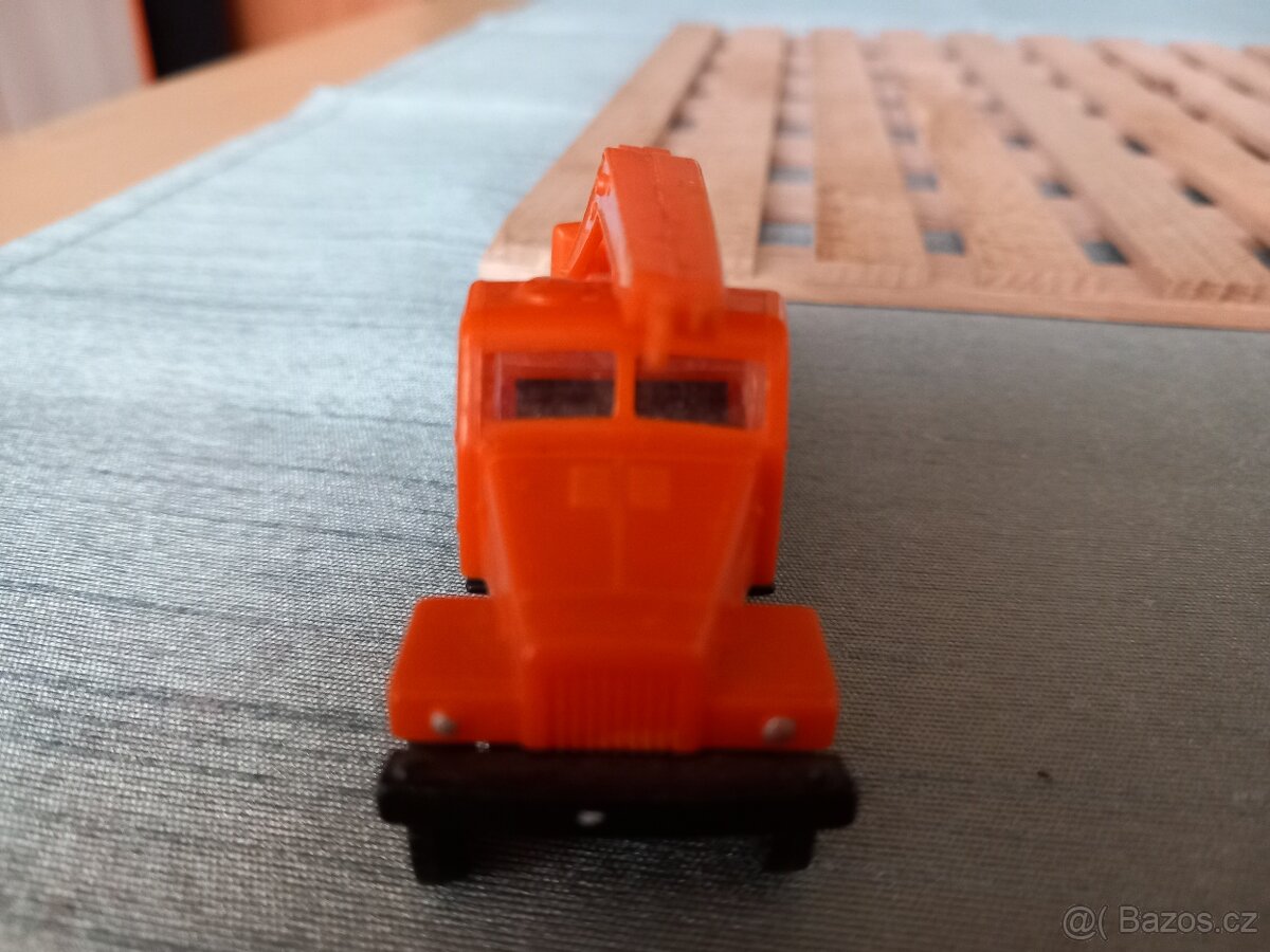 Prodám model jeřábu k vláčkům